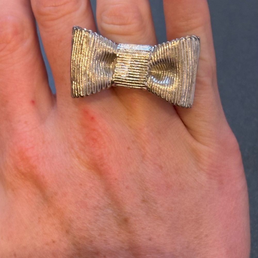 Kate Spade Silver Bow Ring - size 7